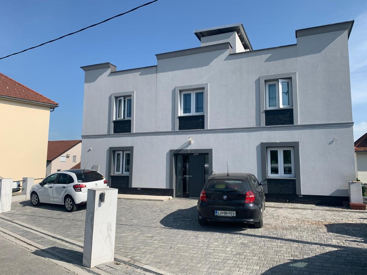 Prijetno Stanovanje Z Lastnim Parkiriscem. Samo 3 Km Od Centra Ljubljane. Liubliana Exterior foto